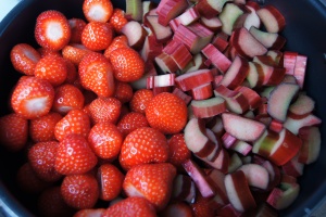 rabarbra og jordbærsyltetøy